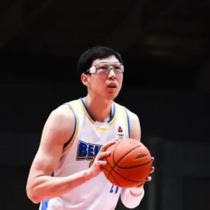 北京66-81惨败浙江 球员评价：3人及格，6人低迷|浙江队|陈盈骏|张才仁|翟晓川|周琦_新浪体育_新浪新闻