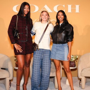 九游娱乐-娜塔莉亚·布莱恩特晒工作照！作为主持人参与佩奇&amp;里斯访谈节目